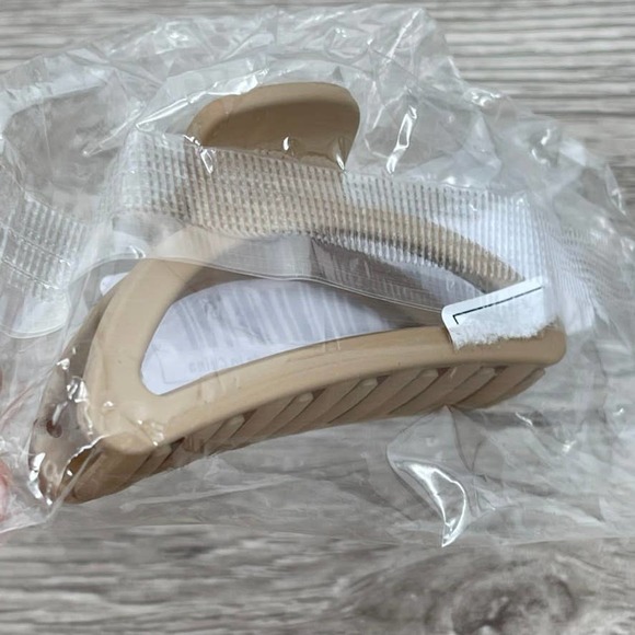 NEW Matte Hair Claw Clips 4 Pack in Beige and Milk Coffee - Picture 7 of 10